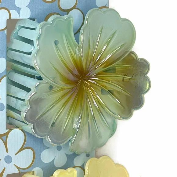 Piper K Iridescent Floral Hair Claws Clips Multicolor Set of 4 - Picture 5 of 9
